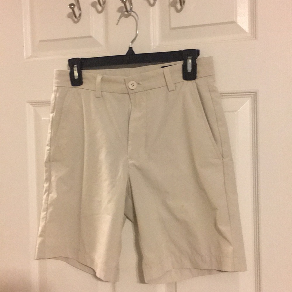 Vineyard Vine Breaker short